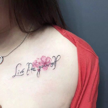 女生肩部 锁骨的小清新水彩花朵 纹身图案