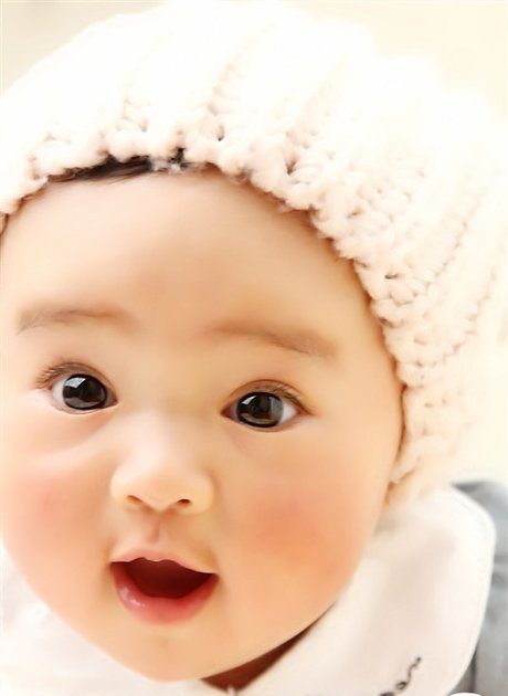 漂亮大眼睛女 宝宝壁纸