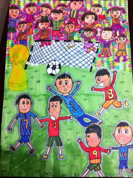 踢足球的图片儿童画