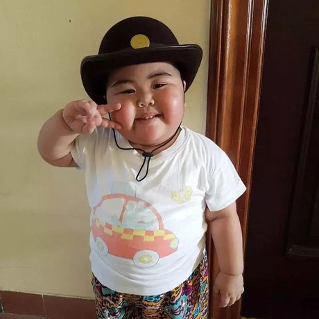 6岁小胖刷爆朋友圈,靠表情包撩粉一个亿!爱了爱了!