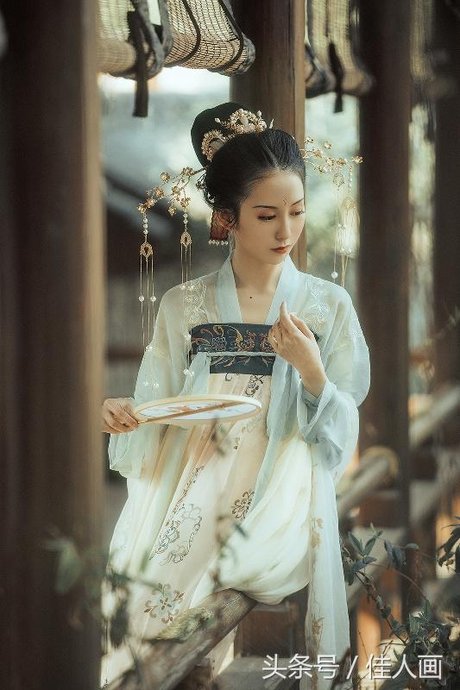 古典古装汉服襦裙中国风复古唯美摄影古风美女唐装古宅清纯写真