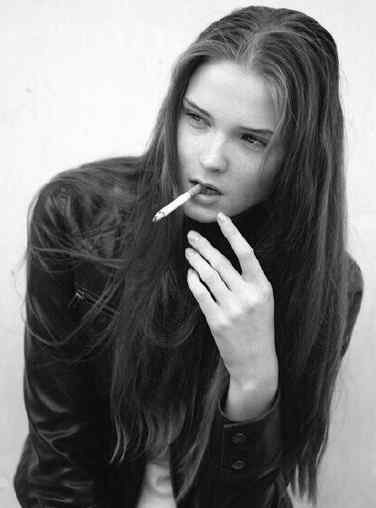 女人,年轻的 吸烟,人,白人, 美女 相关搜索 美女吸烟壁纸 美女抽烟
