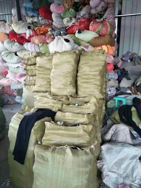 回收旧 衣服,牛仔裤,文胸,内裤,鞋子,包包,书包