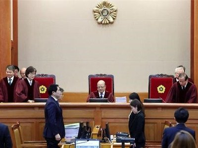 韩国宪法法院就总统弹劾案举行首次会议