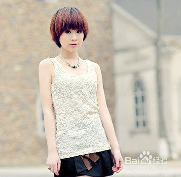 短发女生怎么穿衣服?注意保持安全距离
