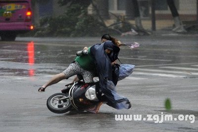 做梦狂风暴雨