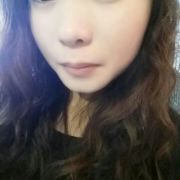 橱柜内部摆放调教瓶