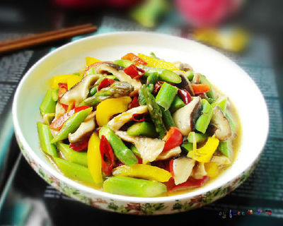 芦笋炒肉香菇