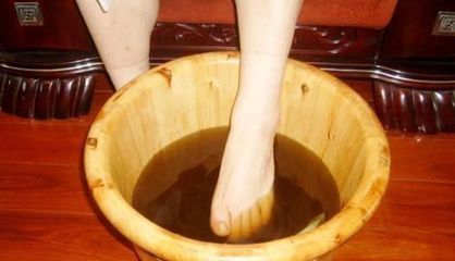 坐月子期间可以泡脚吗