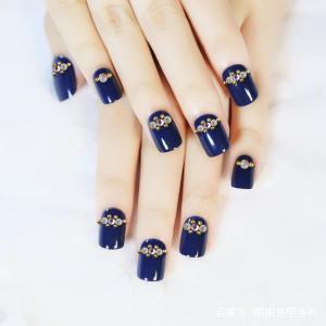 美甲粘钻