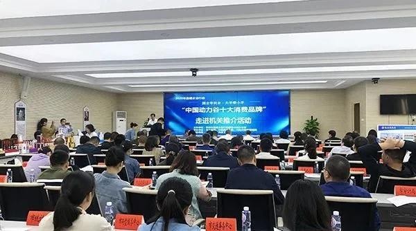 英亚体育登录平台官网在峰会主论坛由技术副总裁王振华进行架构解读