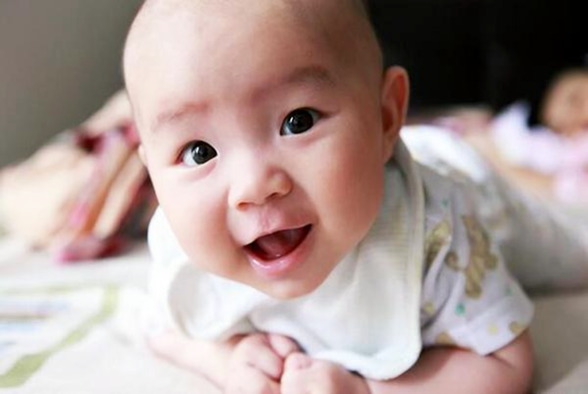 新生儿什么时候开始认人