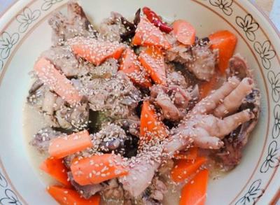胡萝卜炖鸡肉