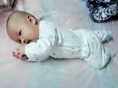 宝宝5个月还不会翻身