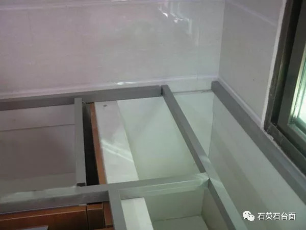 橱柜石材上做铝合金框