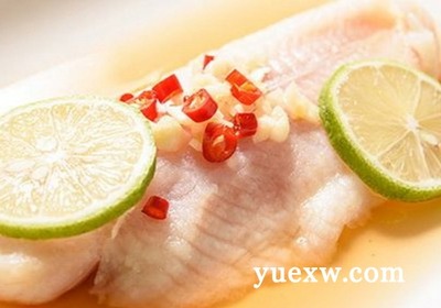 减脂期间吃番茄巴沙鱼是一个巨大的减肥,如何带皮吃巴沙鱼简单易行