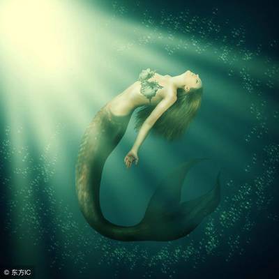 梦见自己在海水里