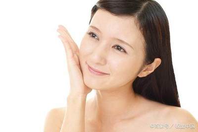 法令纹长痘痘