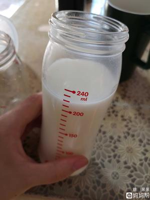 半个月宝宝吃多少毫升母乳