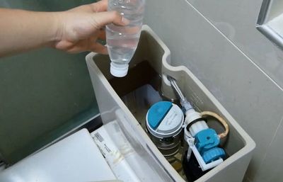 清洗马桶水箱