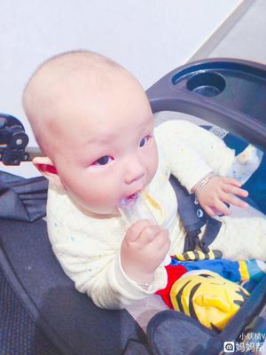 宝宝听不见声音的表现