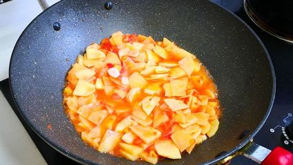 西红柿炒土豆片的家常做法