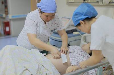 压孕妇肚子