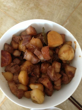 红焖肉炖土豆制作方法