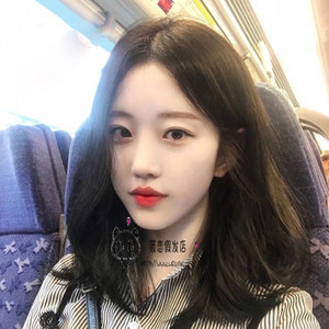 中分长刘海女