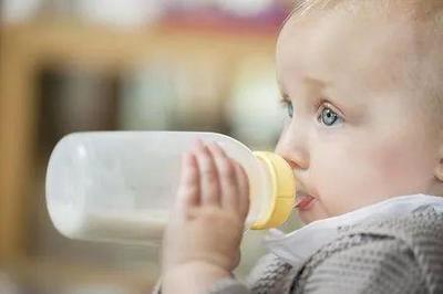 早产儿第一次口服吃奶吃多少合适