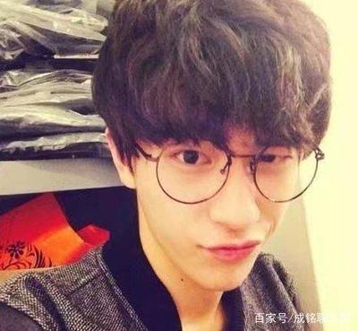 长脸额头窄适合什么刘海