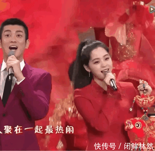 红色裙子白大衣好看