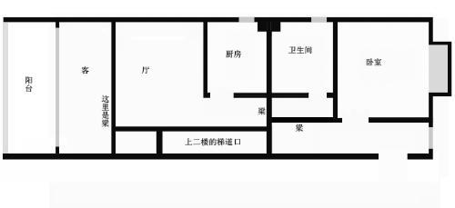 客厅与厨房和卫生间有道梁
