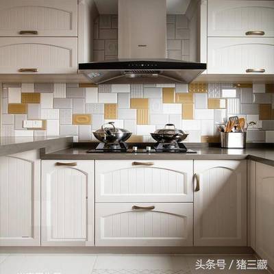 厨房墙上瓷砖能拆妈