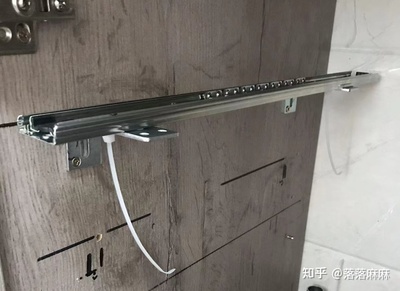橱柜拉篮门怎安装