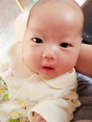 月子里宝宝吃母乳拉稀正常吗