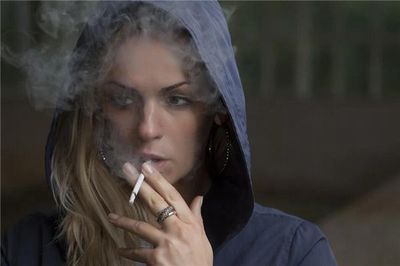 梦见别人给我一包烟