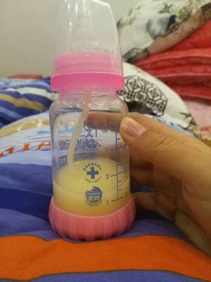 4个月男宝宝一餐吃多少奶
