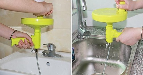 手摇马桶疏通器怎么用