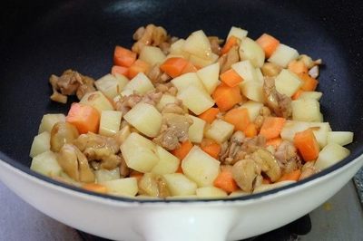 鸡肉能和胡萝卜一起吃吗