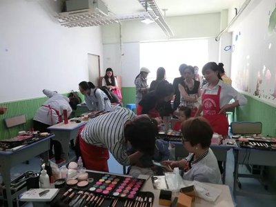 温州学化妆的学校