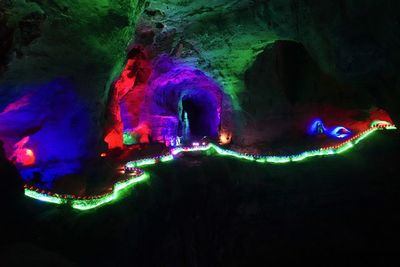 湖北、重庆、湖南三省交界处,有座宝藏旅游城市,美景美女非常多