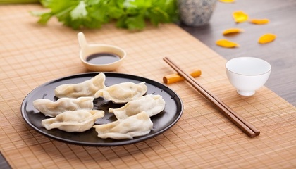 梦见在别人家吃饺子