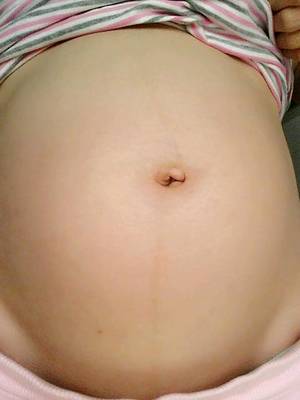 怀男宝宝的肚子图片