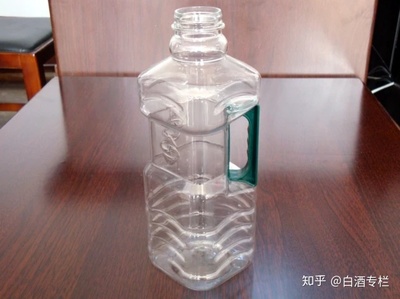 酒可以用塑料瓶装吗