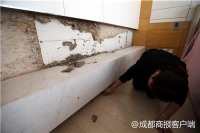 主卧地板漏水