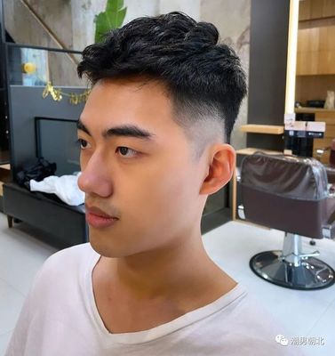 男生短发锅盖头发型