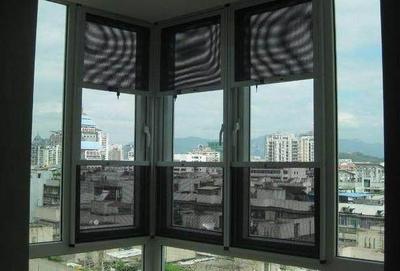 窗户纱窗怎样安装上去
