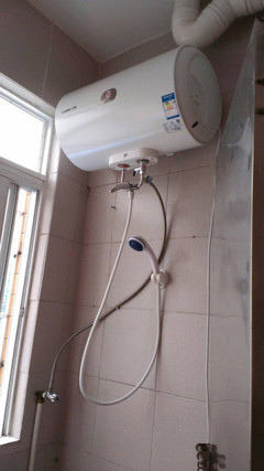电热水器怎么接水管