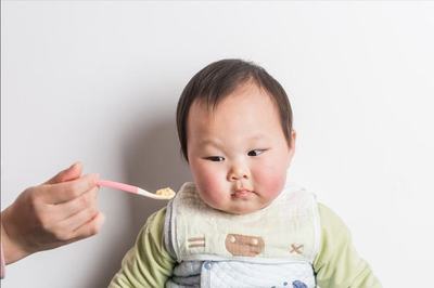 三个月宝宝每次吃多少毫升